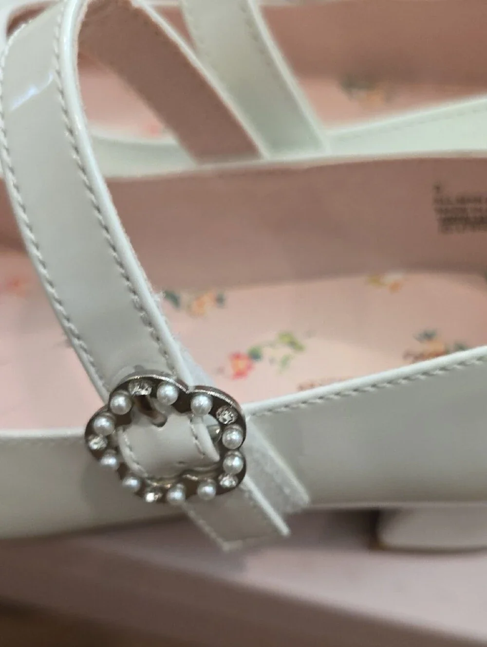 Girl's Cupcakes & Cashmere White Patent Mary Jane Dress Shoes. Size 3.